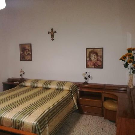 La Terrazza Apartment Chiusi Bagian luar foto