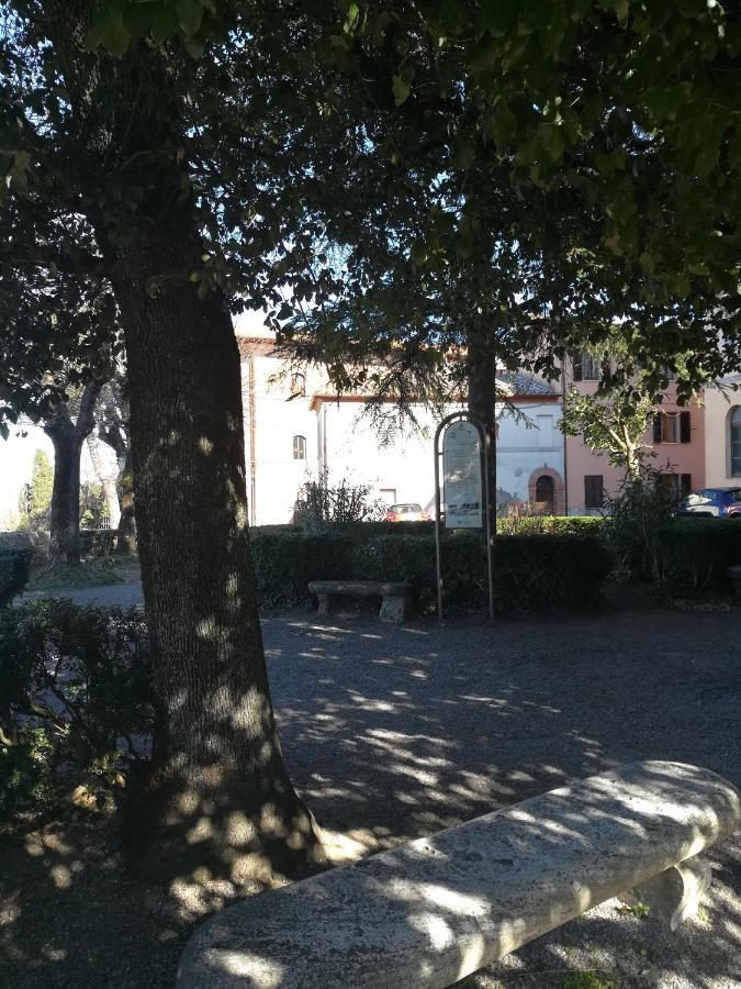 La Terrazza Apartment Chiusi Bagian luar foto