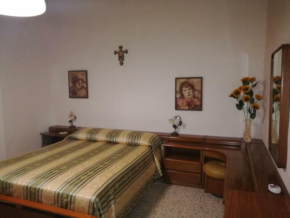 La Terrazza Apartment Chiusi Bagian luar foto